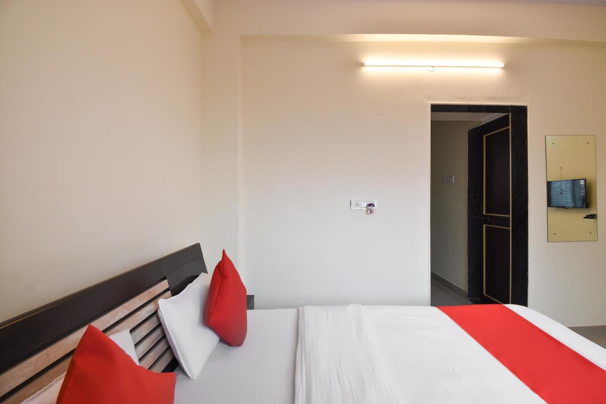 Hotel O Felicita Inn Near Seasons Mall Kharadi Eksteriør billede